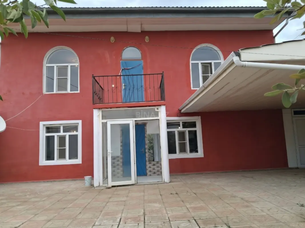 Satılır 6 otaqlı həyət evi 220 m²