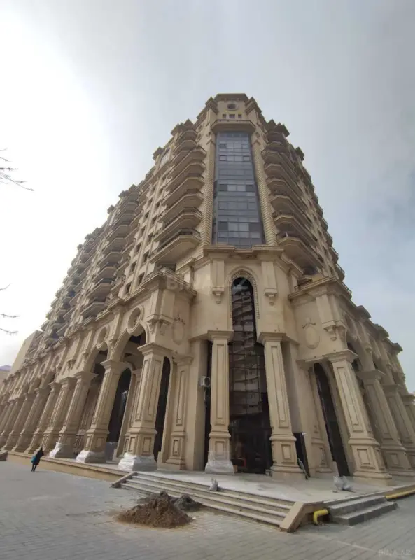 Satılır 3 otaqlı mənzil 142 m²