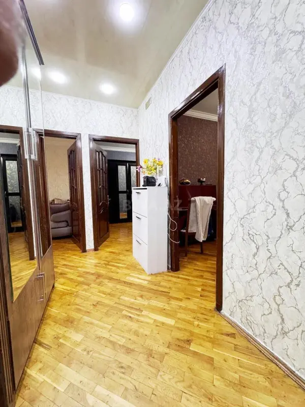 Satılır 4 otaqlı mənzil 105 m²