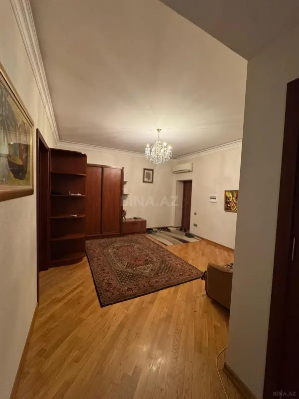 Satılır 3 otaqlı mənzil 140 m²