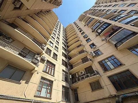 Satılır 6 otaqlı mənzil 230 m² — Bakı 6 otaq 230.00 m²