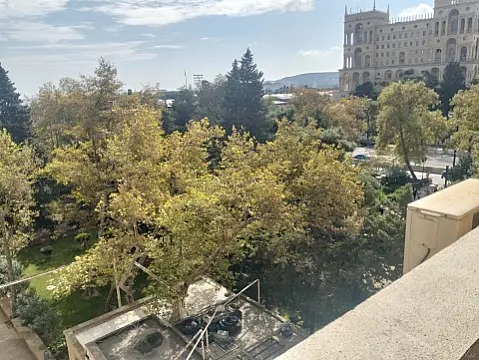 Kirayə verilir 3 otaqlı mənzil 100 m² — Bakı 3 otaq 100.00 m²
