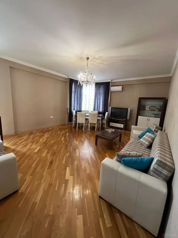 Kirayə verilir 3 otaqlı mənzil 150 m²