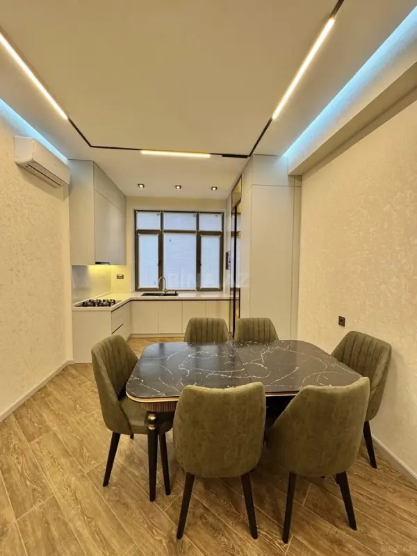 Kirayə verilir 2 otaqlı mənzil 85 m²
