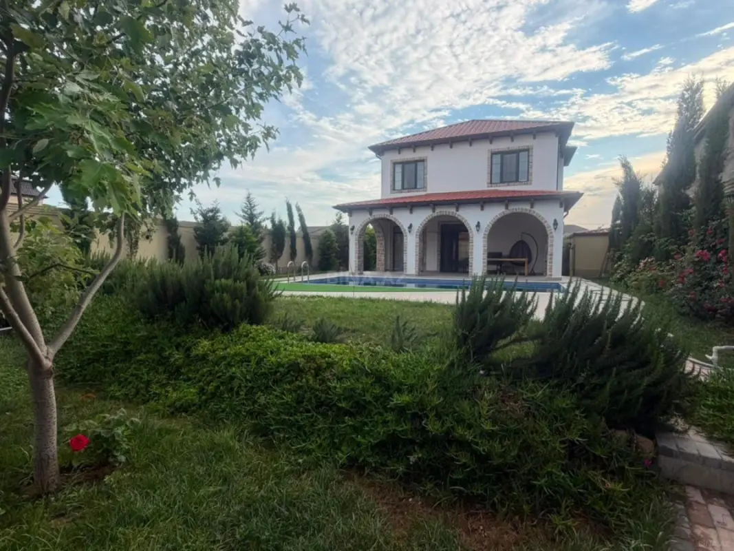 Kirayə verilir 5 otaqlı həyət evi 225 m²