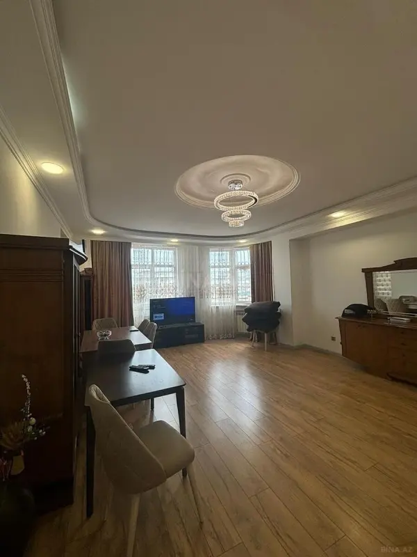 Satılır 3 otaqlı mənzil 130 m²