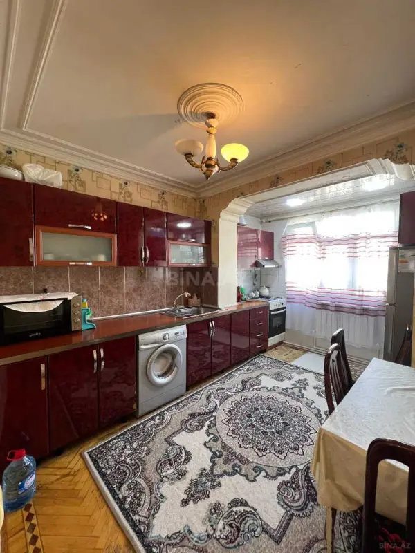 Satılır 5 otaqlı mənzil 141 m²