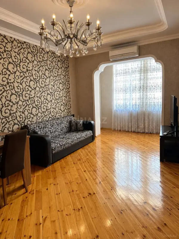 Kirayə verilir 4 otaqlı mənzil 140 m²