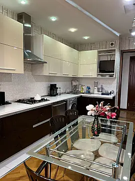 Satılır 4 otaqlı mənzil 128 m² — Bakı 4 otaq 128.00 m²
