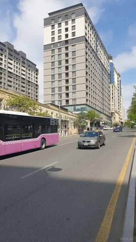 Satılır 2 otaqlı mənzil 111 m²