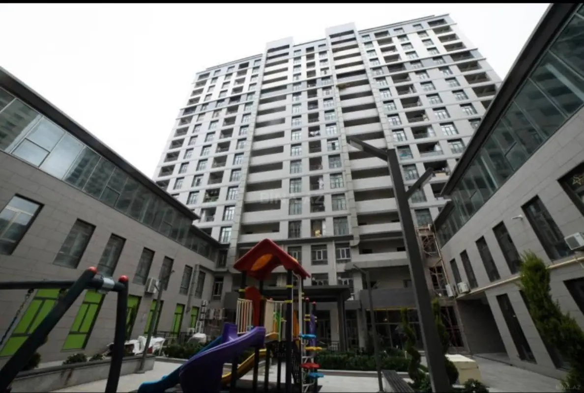Satılır 2 otaqlı mənzil 111 m²