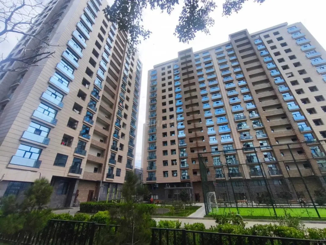 Satılır 4 otaqlı mənzil 148.5 m²