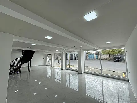 Kirayə verilir obyekt 330 m² — Bakı 330.00 m²