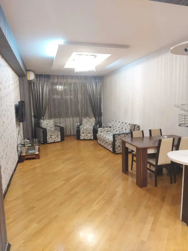 Kirayə verilir 2 otaqlı mənzil 80 m²