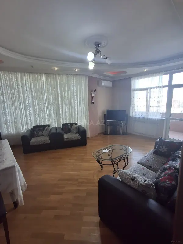 Kirayə verilir 3 otaqlı mənzil 130 m²