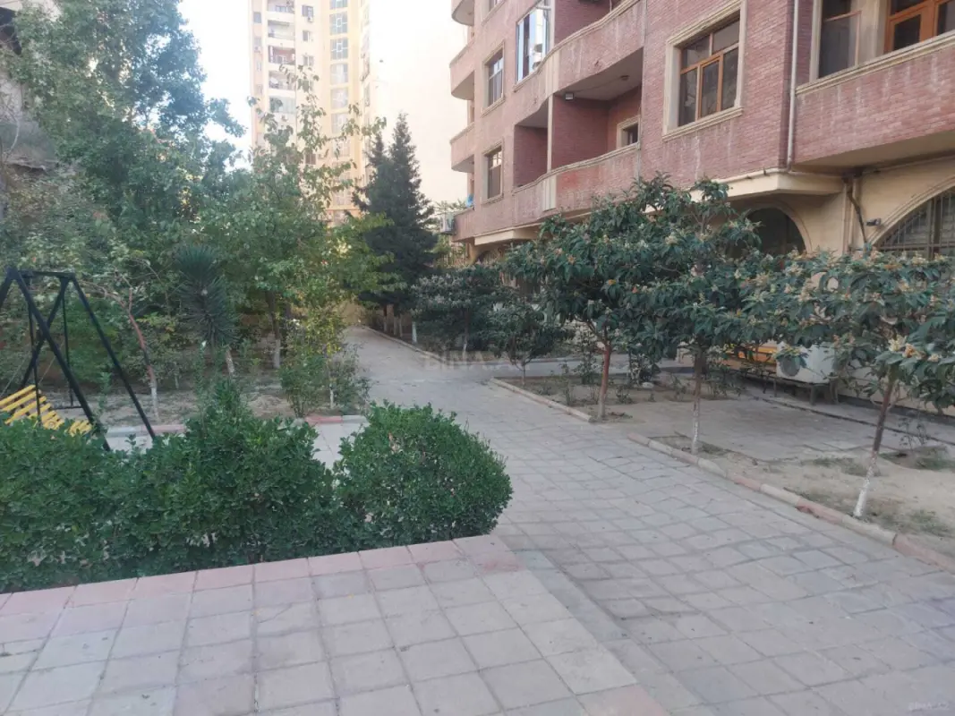 Kirayə verilir 2 otaqlı mənzil 80 m²