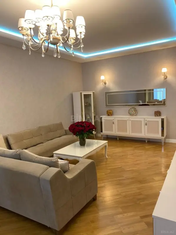 Kirayə verilir 2 otaqlı mənzil 103.5 m²