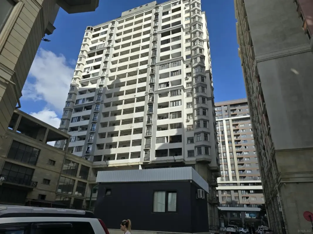 Satılır 3 otaqlı mənzil 136.2 m²