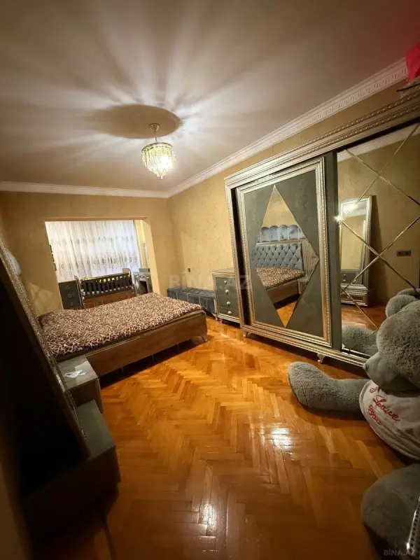 Satılır 4 otaqlı mənzil 110 m²