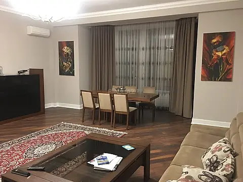 Kirayə verilir 3 otaqlı mənzil 162 m² — Bakı, Sahil qəs. 3 otaq 162.00 m²
