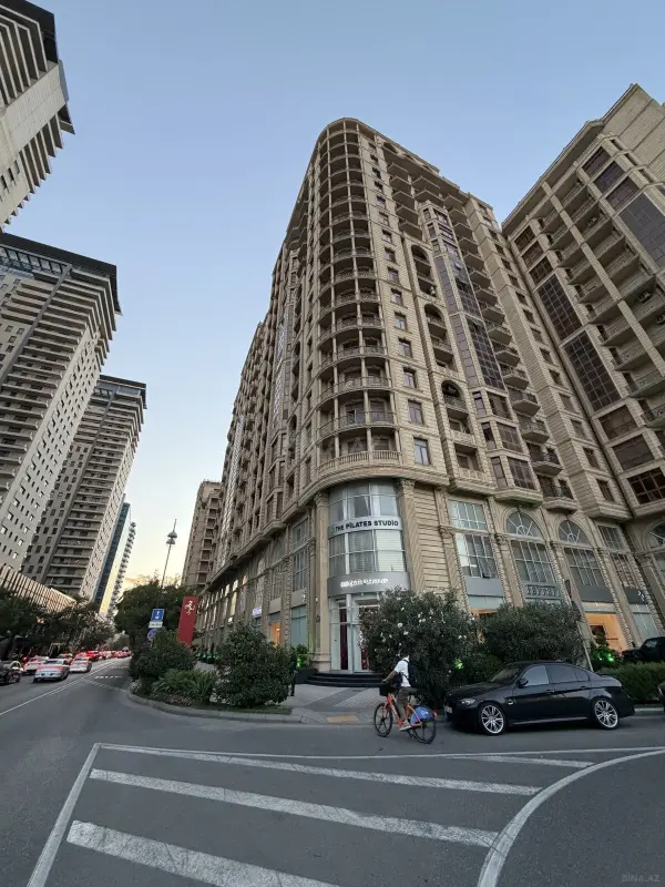 Satılır 4 otaqlı mənzil 170 m²