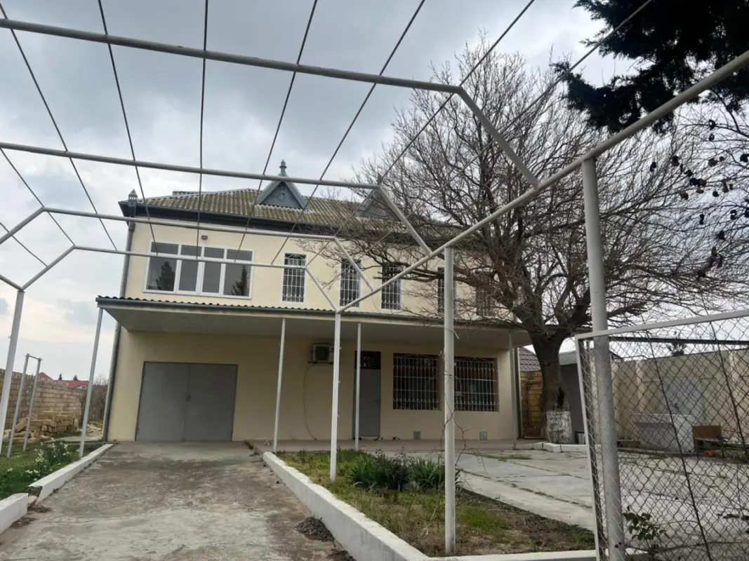 Satılır 4 otaqlı həyət evi 250 m²