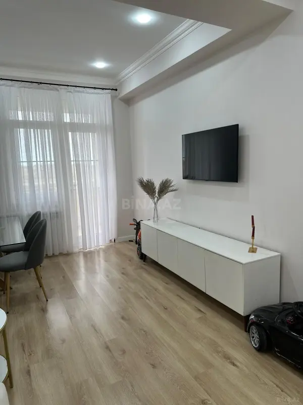 Kirayə verilir 2 otaqlı mənzil 97 m²