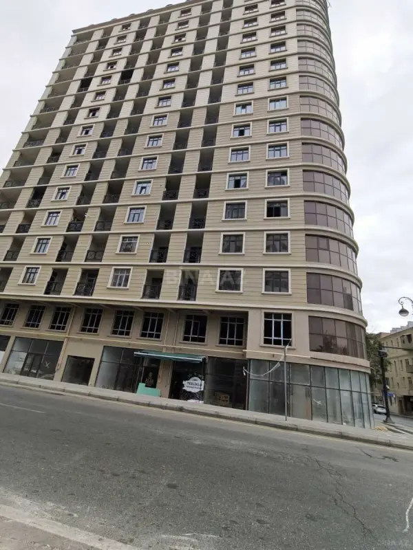 Satılır 3 otaqlı mənzil 156.8 m²