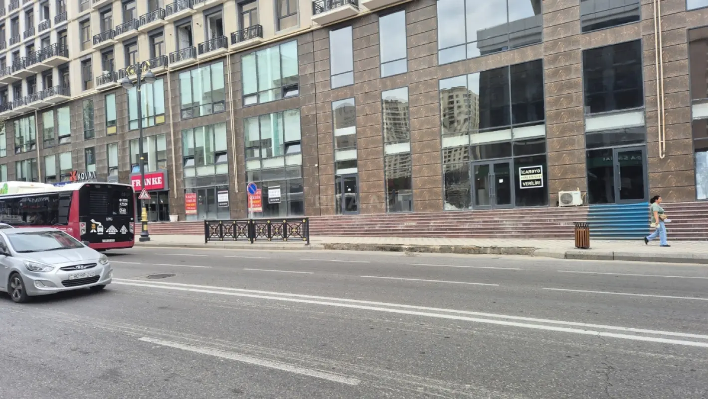 Satılır 3 otaqlı mənzil 138 m²