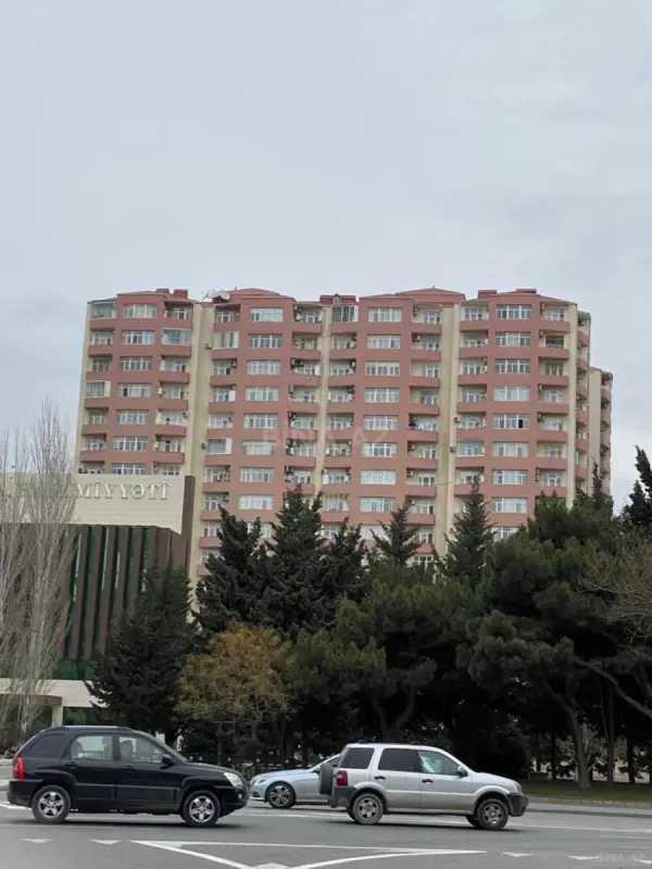Satılır 3 otaqlı mənzil 98 m²