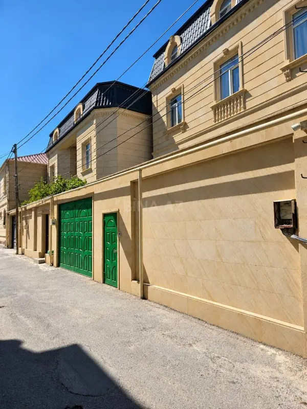 Kirayə verilir 6 otaqlı həyət evi 300 m²
