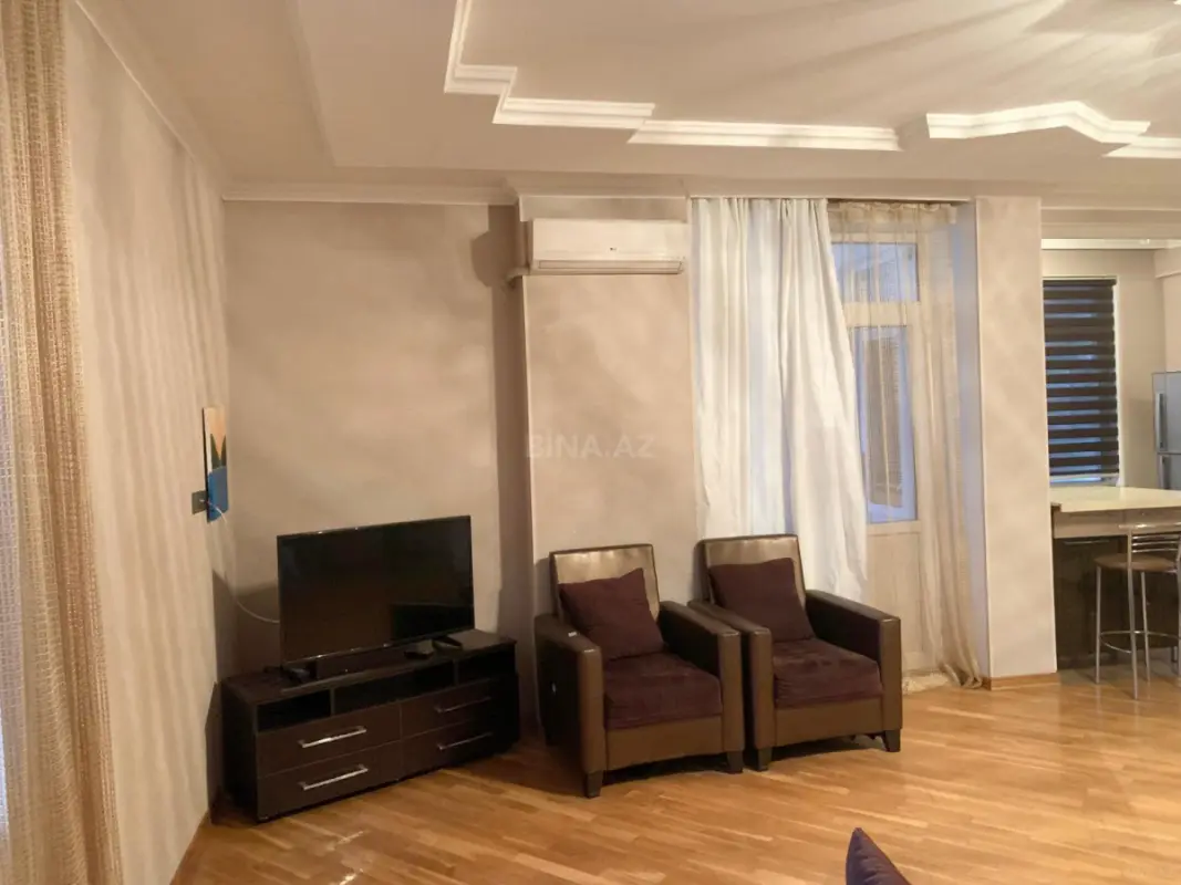 Kirayə verilir 2 otaqlı mənzil 90 m²