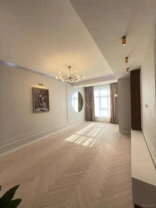 Satılır 4 otaqlı mənzil 130 m²