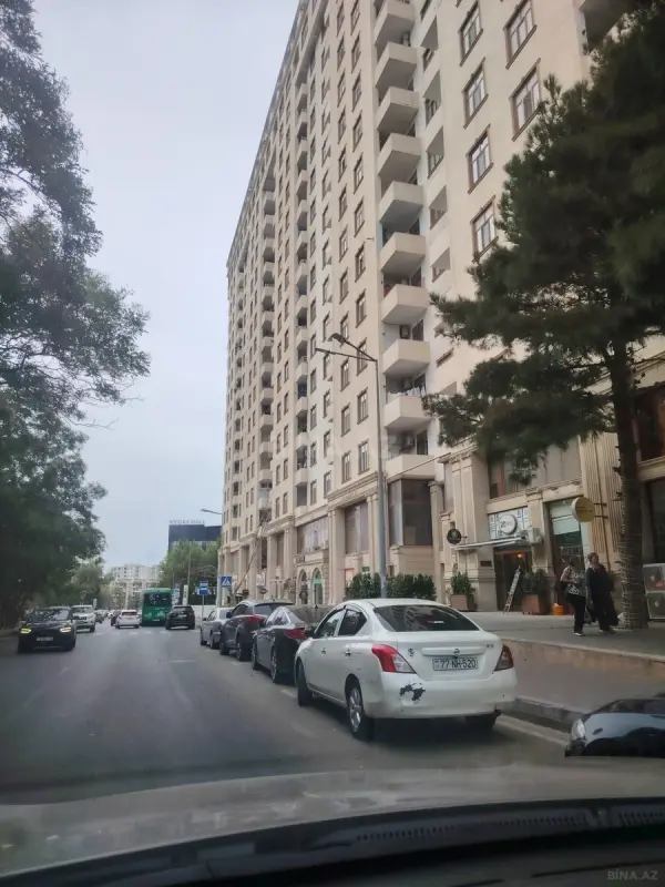 Satılır 4 otaqlı mənzil 105 m²