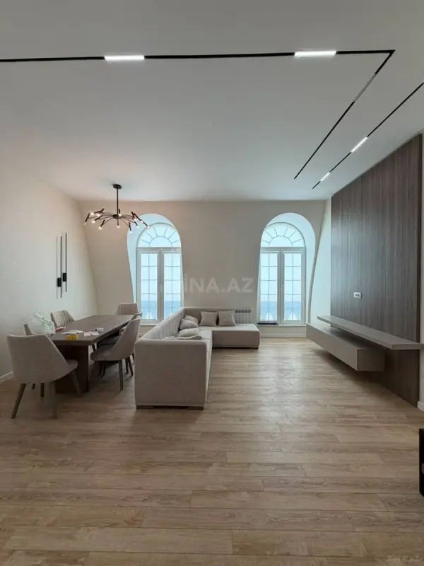 Satılır 2 otaqlı mənzil 107.6 m²
