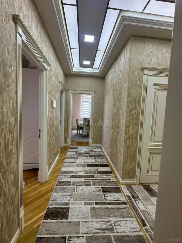 Satılır 4 otaqlı mənzil 135 m²