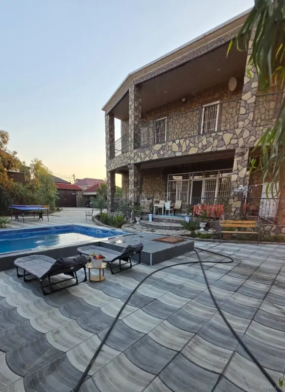 Satılır 7 otaqlı həyət evi 250 m²