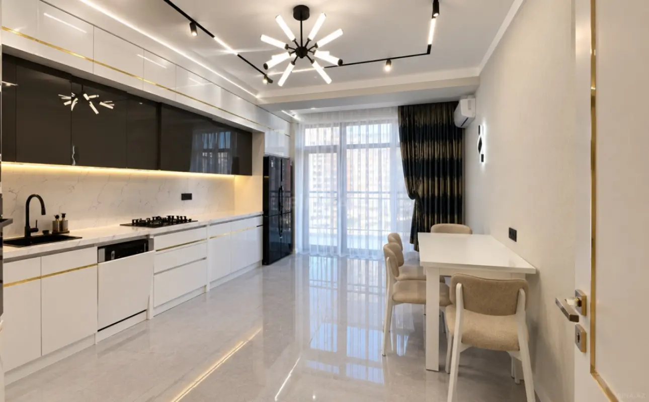 Satılır 4 otaqlı mənzil 182 m²