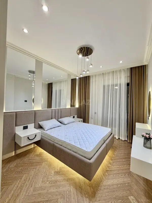 Satılır 2 otaqlı mənzil 68 m²