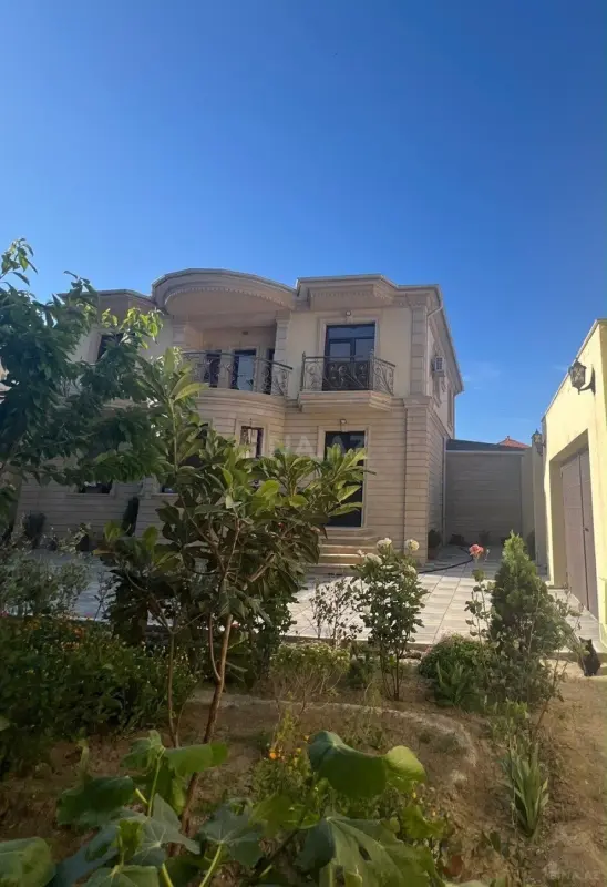 Satılır 9 otaqlı həyət evi 360 m²