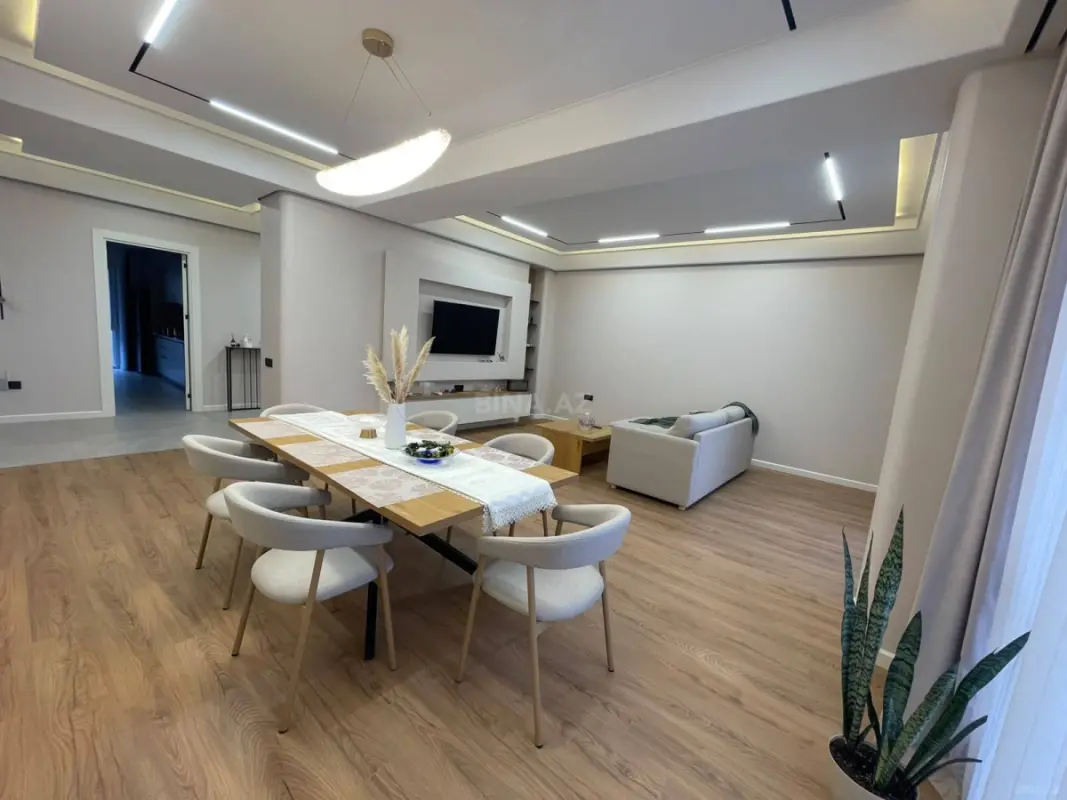 Kirayə verilir 3 otaqlı mənzil 143 m²