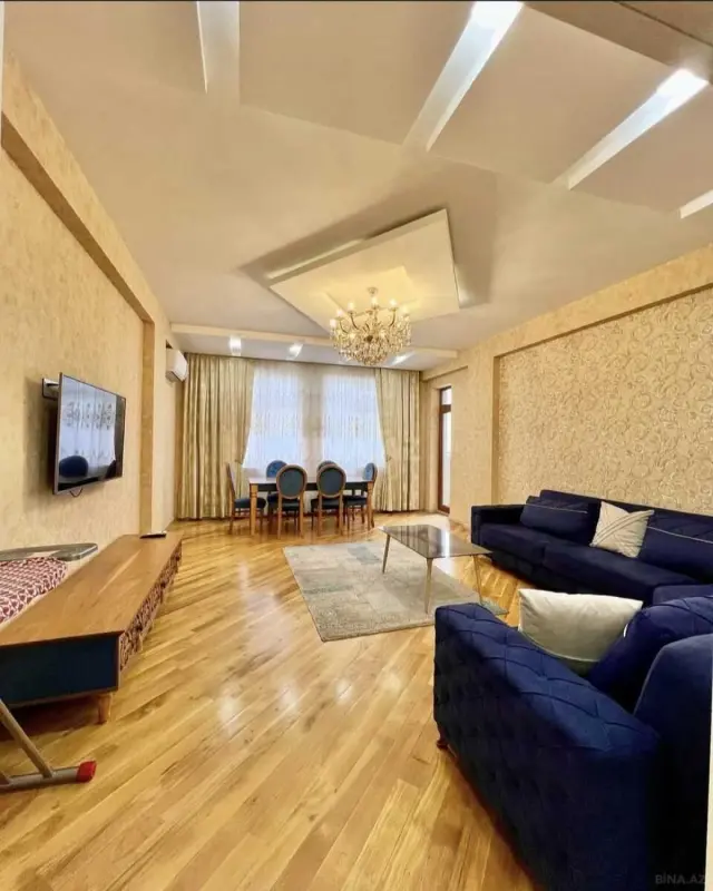 Satılır 3 otaqlı mənzil 135 m²