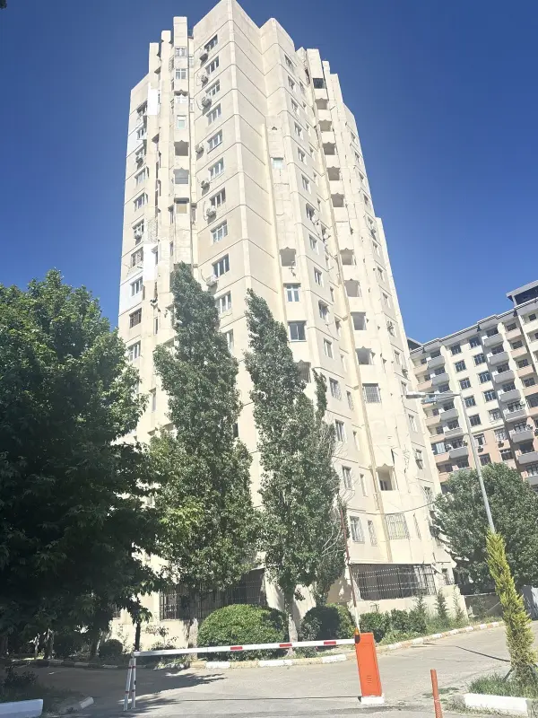 Satılır 4 otaqlı mənzil 110 m²