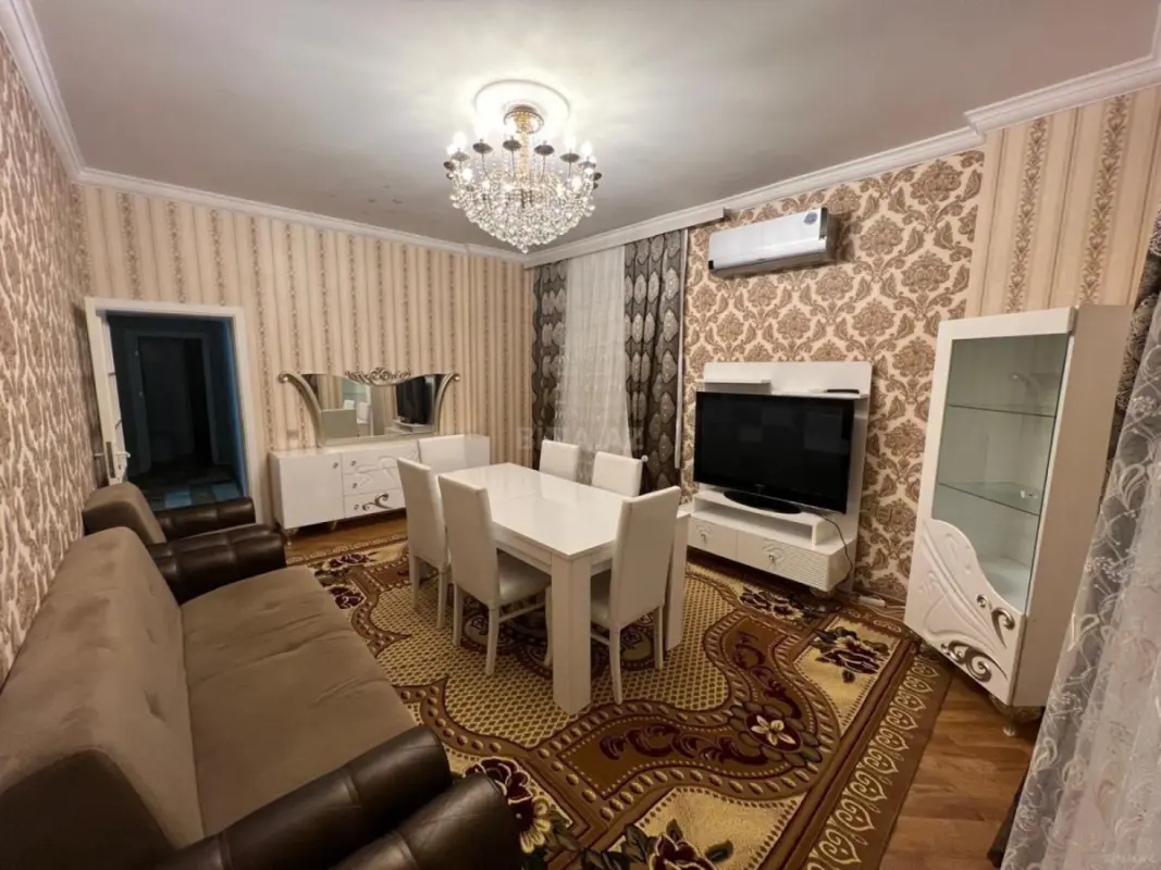 Kirayə verilir 2 otaqlı mənzil 105 m²