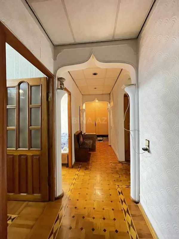 Satılır 4 otaqlı mənzil 130 m²