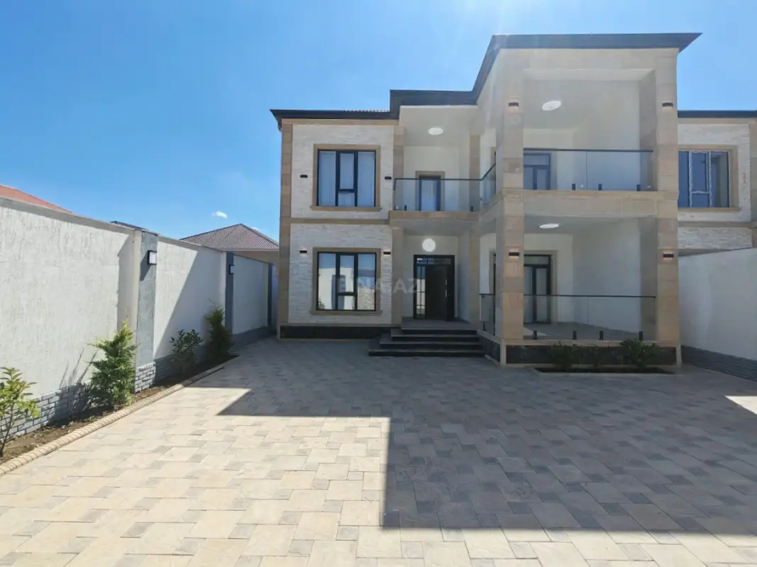 Satılır 5 otaqlı həyət evi 240 m²