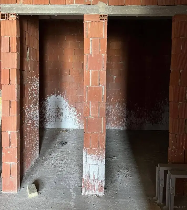Satılır 4 otaqlı mənzil 174 m²