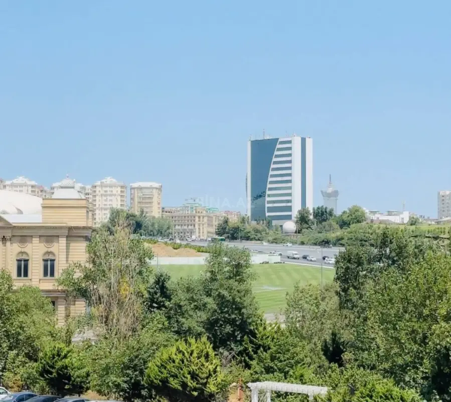 Satılır 4 otaqlı mənzil 170 m²