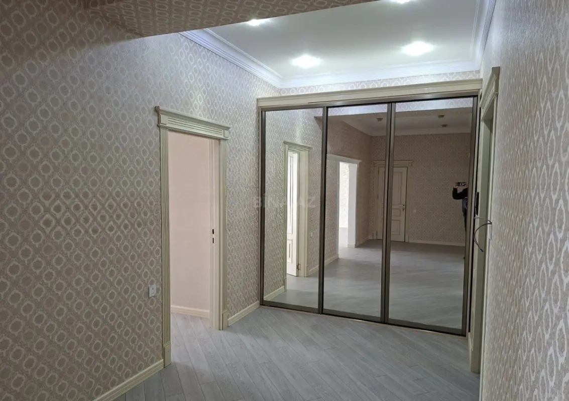 Satılır 3 otaqlı mənzil 146 m²