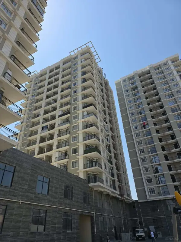 Satılır 4 otaqlı mənzil 181.2 m²